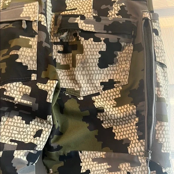 KUIU Camouflage Men's Pants - Picture 9 of 10